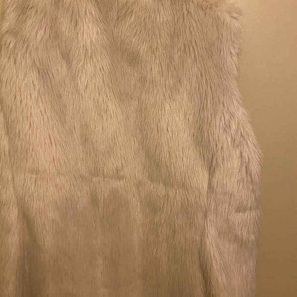 Faux Fur Vest - Picture 3 of 10